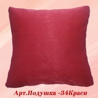 Нежная подушка с красной наволочкой