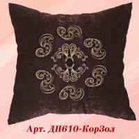 Нежная декоративная подушка шоколадного цвета