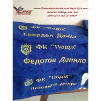 Подарунок для спортсменів – іменний рушник з вышитим логотипом клуба